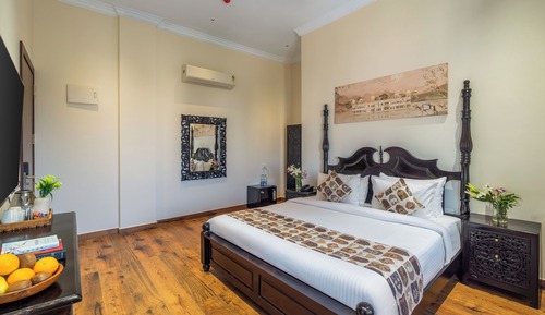 Crown Room With Couple Jacuzzi