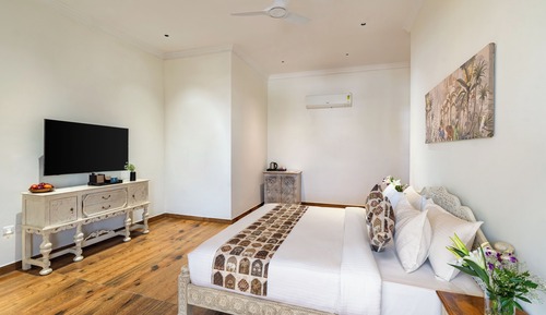 Crown Presidential Suite With Couple Jacuzzi