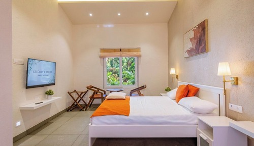 Junior Suite, Pool View