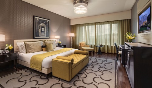  Luxury Room Runway View King Bed