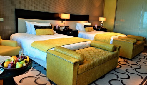  Luxury Room Runway View Twin Bed