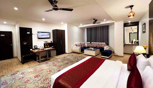 Luxury Suite, City View