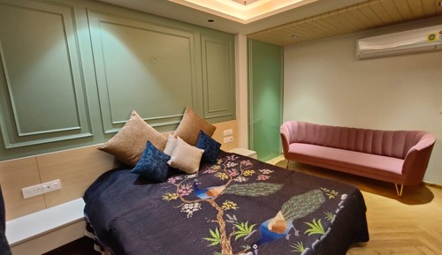 Executive Suite, Hill View