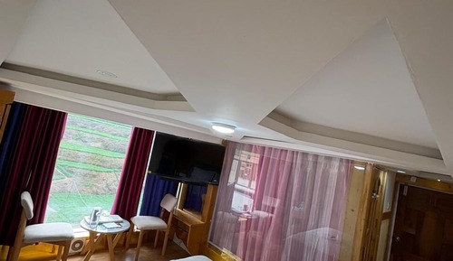 Club Room, Hill View