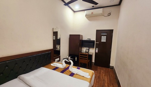 Deluxe Triple Room, City View