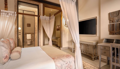Premium King - Happy Hours (5:00 PM to 7:00 PM) Buy 2 Get 1 Free | 15% Discount on Spa & Laundry