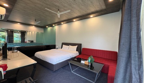 Honeymoon Suite