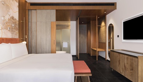 Deluxe Room, 1 King Bed, Terrace