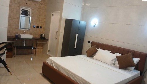 Deluxe King Room