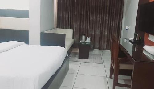 Silver King Bed