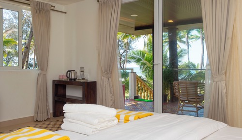 Deluxe Partial Sea View with Bathtub