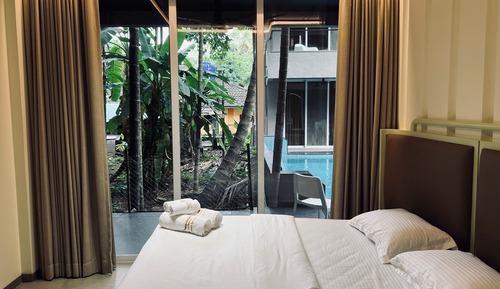Premium Studio Suite, Pool View, Poolside