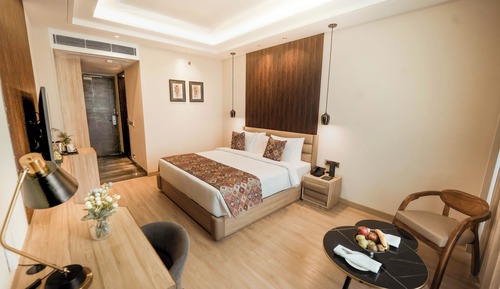SUPERIOR MOUNTAIN VIEW ROOM