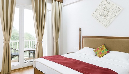 Deluxe Valley View with Balcony