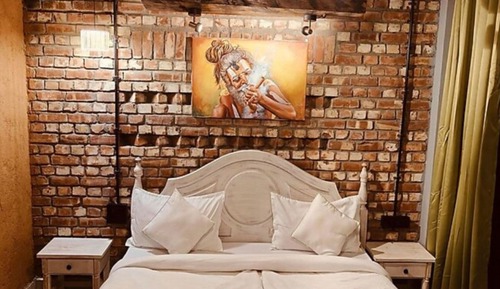 Deluxe Studio