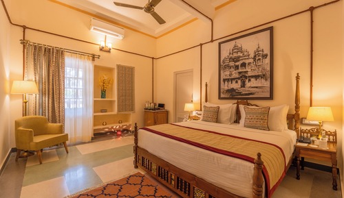 Standard Room (Hideaway, King)