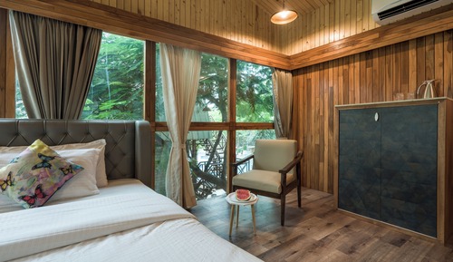 Premium Tree House, Pool View