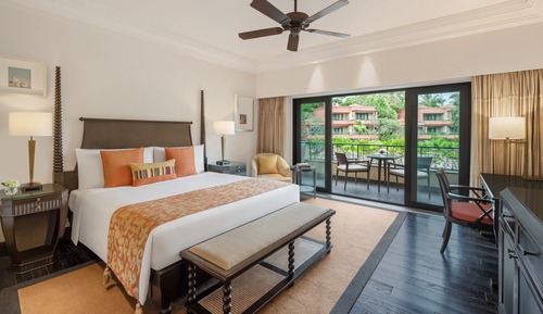 Superior Room, 1 King Bed, Lagoon View (Balcony)