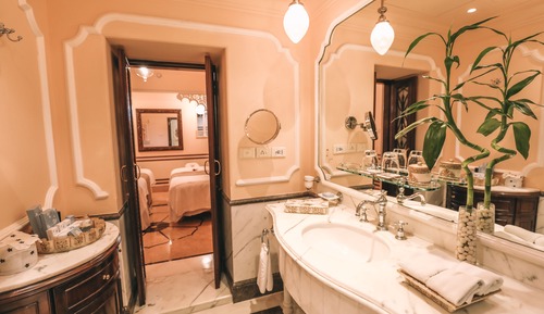 Suite, 1 Bedroom, Lake View (Historical)