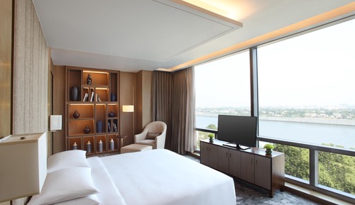 Suite (Diplomat Suite)