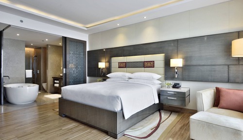 Executive Room, 1 King Bed, Smoking, Balcony