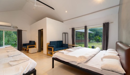 Deluxe Room, Pool View