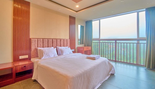 Deluxe Room, Hill View