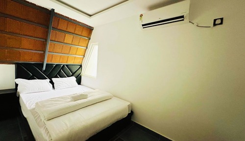 Luxury Studio Suite, Balcony, Pool View