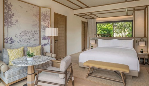 Executive Room, 1 King Bed, Lake View