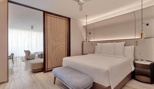 1 King Bed East Coast Suite sea view