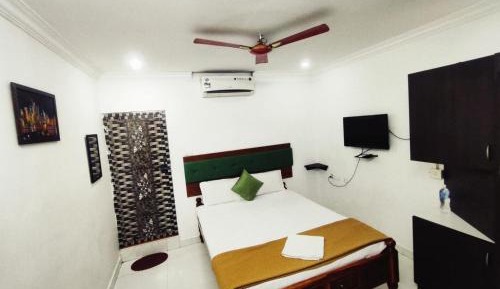 Deluxe Room (2 Adults + 1 Child)