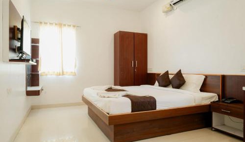 One-Bedroom Apartment with City View