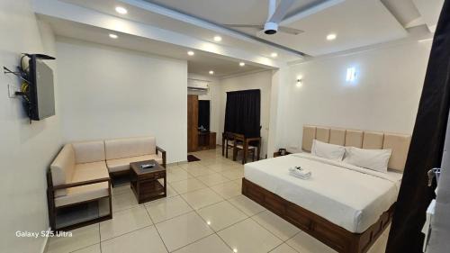 Deluxe Double Room with Extra Bed