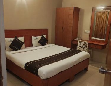 Deluxe Queen Room