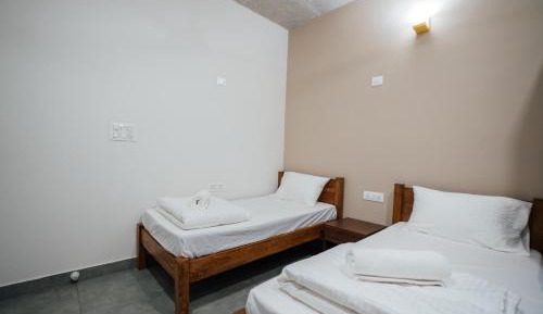 Standard Twin Room with Shared Bathroom