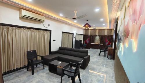 Three-Bedroom Apartment with Balcony