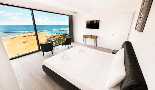 Frontal Sea View Apartment – 4A (4th Floor)
