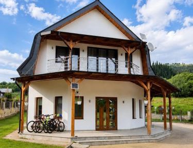 Three-Bedroom Apartment with Mountain View