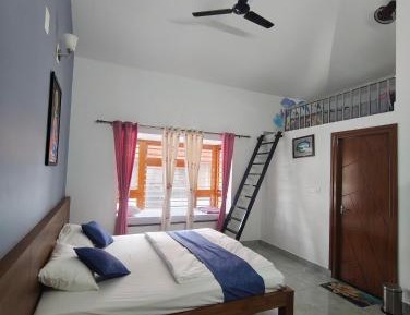 Deluxe Queen Room