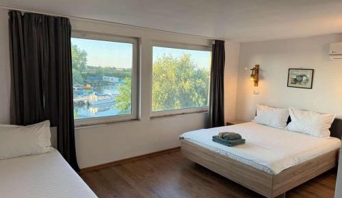 Triple Room with Lake View