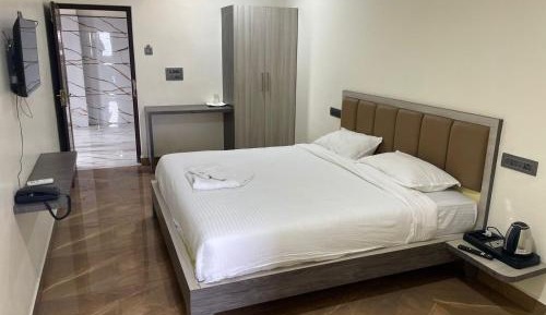 Deluxe Double Room (2 Adults + 1 Child)