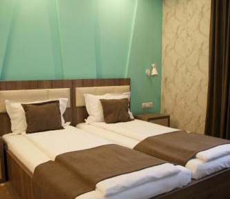 Standard Twin Room with Mountain View
