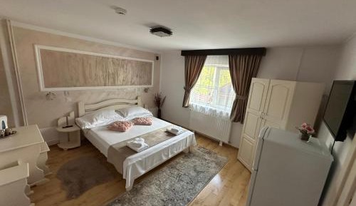 Quadruple Room with Private Bathroom