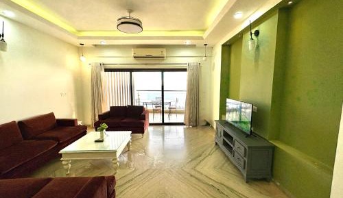 Four-Bedroom Apartment with Balcony 