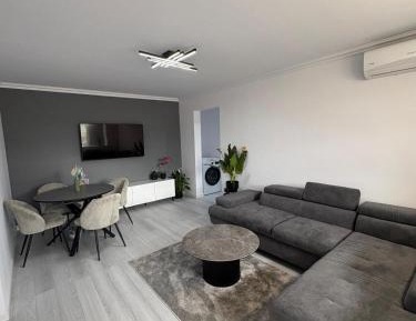 Two-Bedroom Apartment with Mountain View
