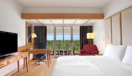 Club level, Guest room, 2 Twin, City view with 10% F & B discount