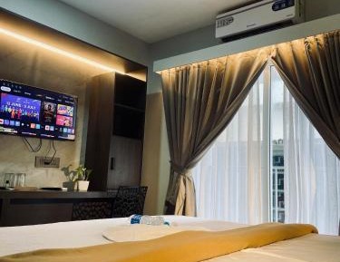 Deluxe Queen Room
