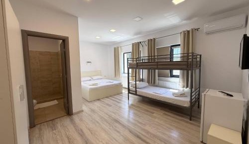 Quadruple Room with Private Bathroom