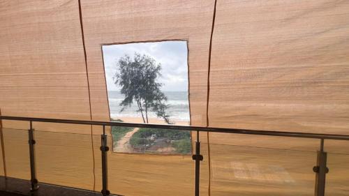 Deluxe Double Room with Side Sea View