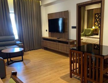 Semi Suite